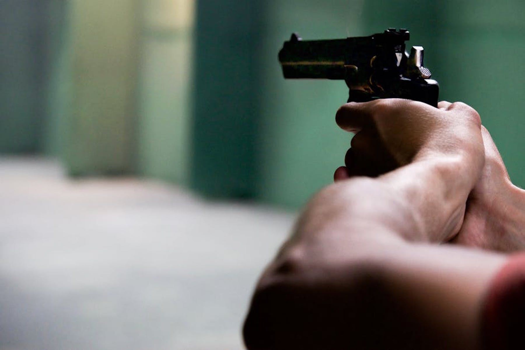 how to hold a gun how to hold a gun